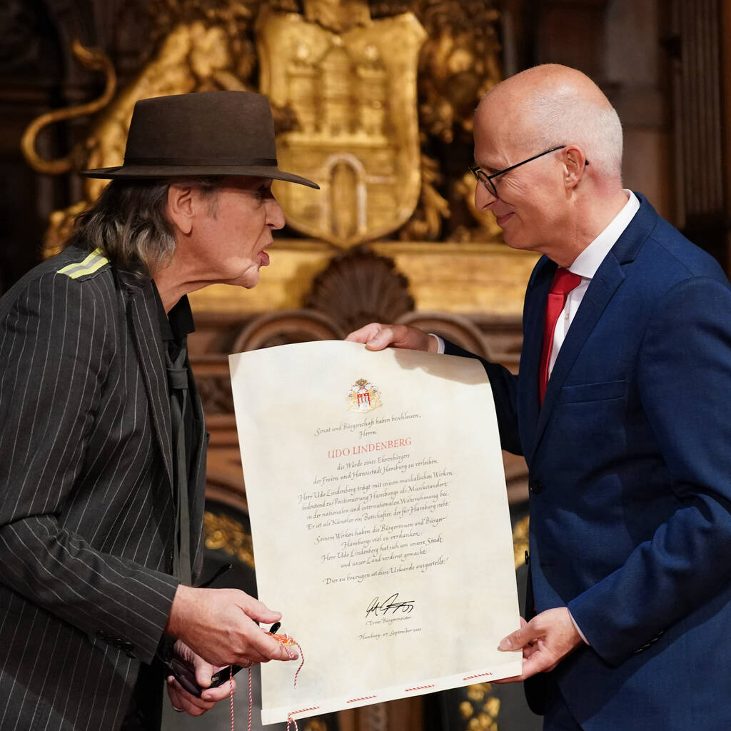 Bild von Udo Lindenberg und der Hamburger Bürgermeister Peter Tschentscher