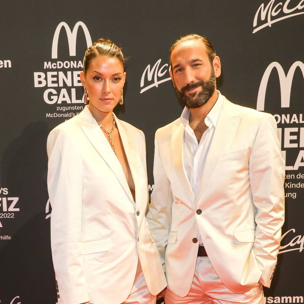 Bild von Rebecca Mir und Massimo Sinató